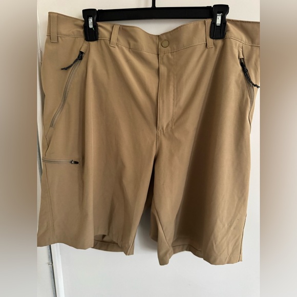 Men's Columbia Sportswear Khaki Nylon Cargo Zip Shorts size 40/50 - Picture 1 of 11